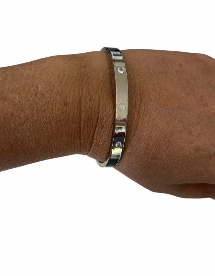 Pulsera de acero. Pulsera de acero.