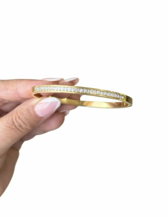 Pulsera de acero.