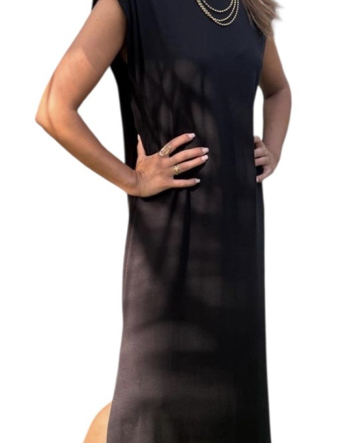 Vestido básico . Vestido básico .