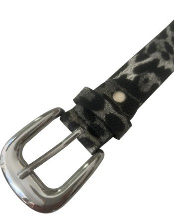 Cinturón animal gris.