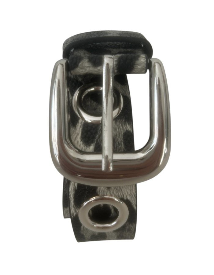 Cinturón animal gris.