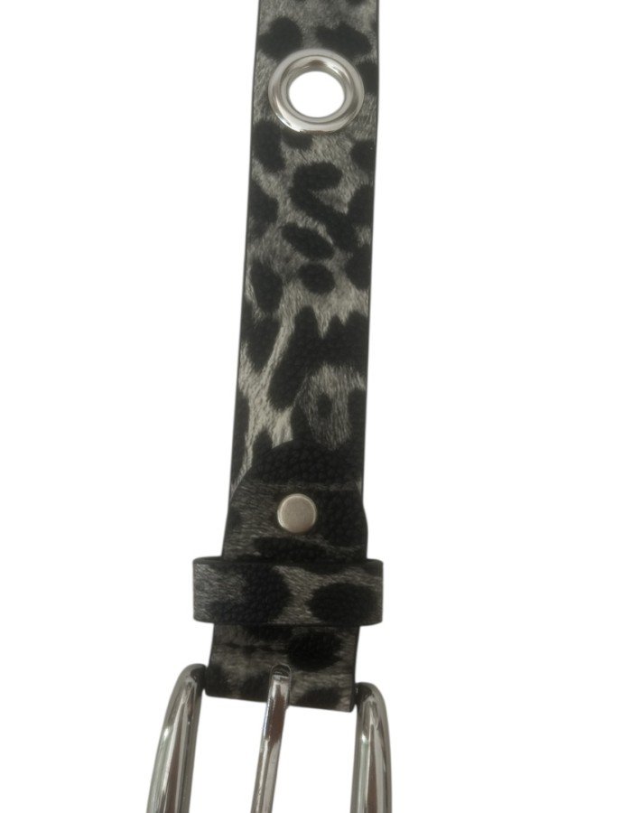 Cinturón animal gris.